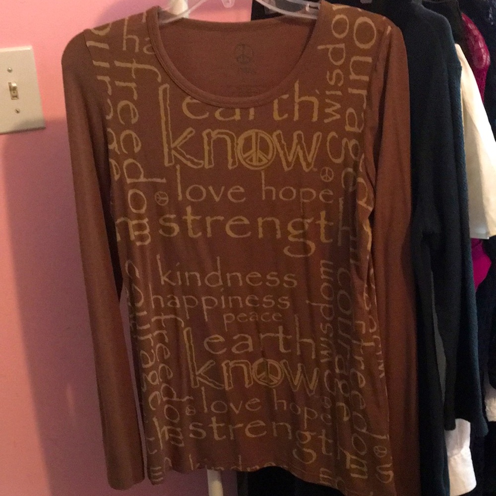 Know shirt with stretchy fabric